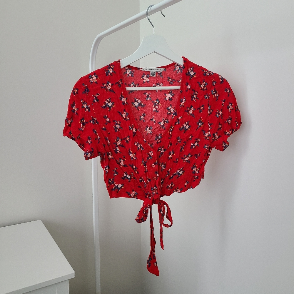 AMERICAN EAGLE Floral Crop Top